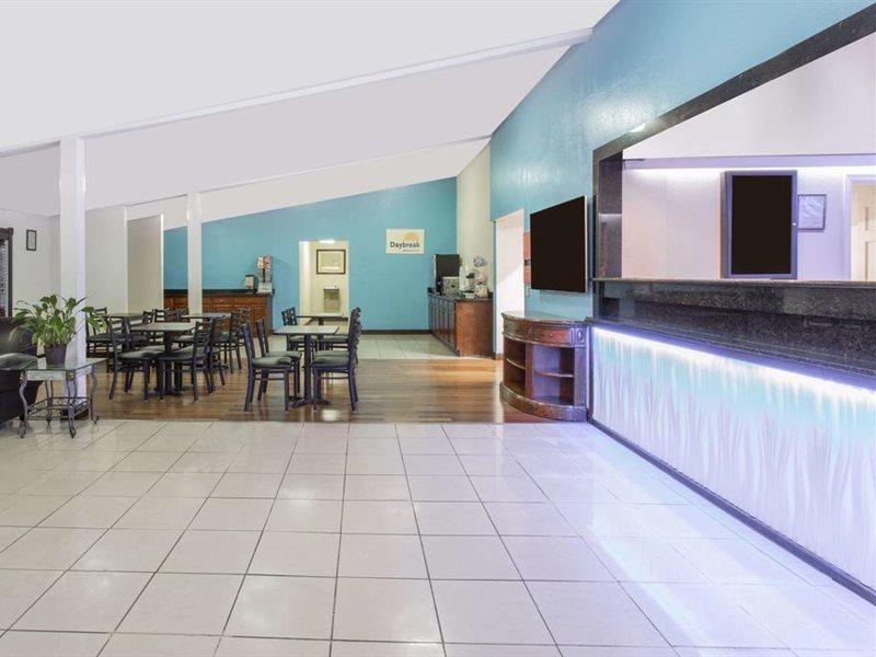 Days Inn By Wyndham Virginia Beach Town Center מראה חיצוני תמונה